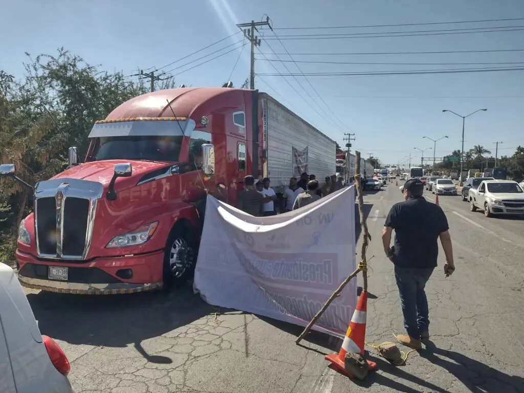 Transportistas se manifestarán este lunes a nivel nacional 