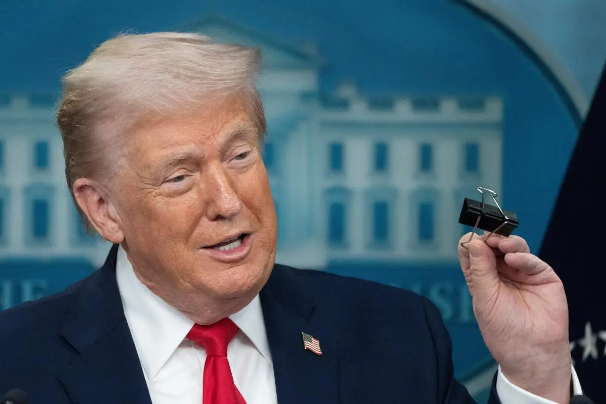 Donald Trump durante un acto público en Estados Unidos mientras aborda el desarrollo de la inteligencia artificial