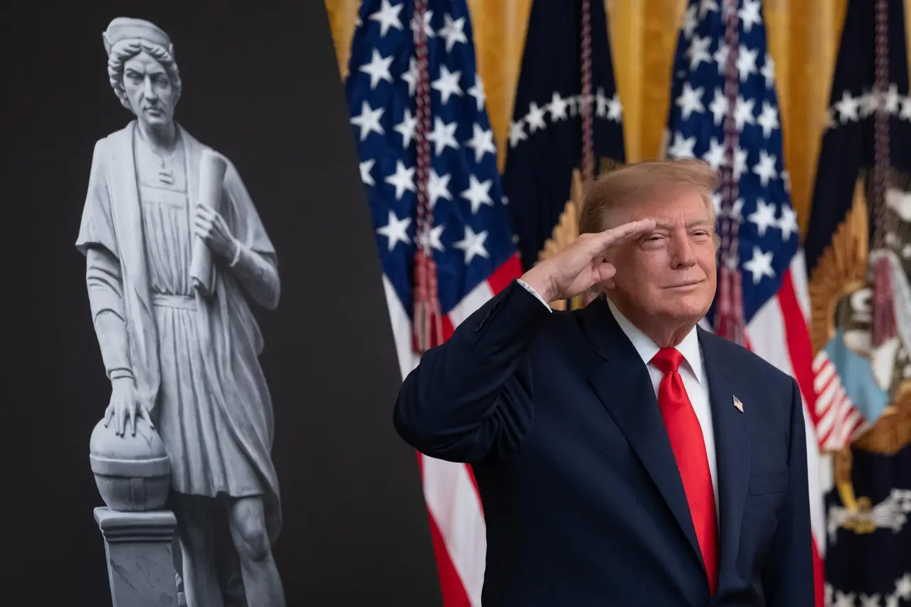 Trump asegura que “resucitó” a Cristóbal Colón y lo llama héroe | FOTO EFE 