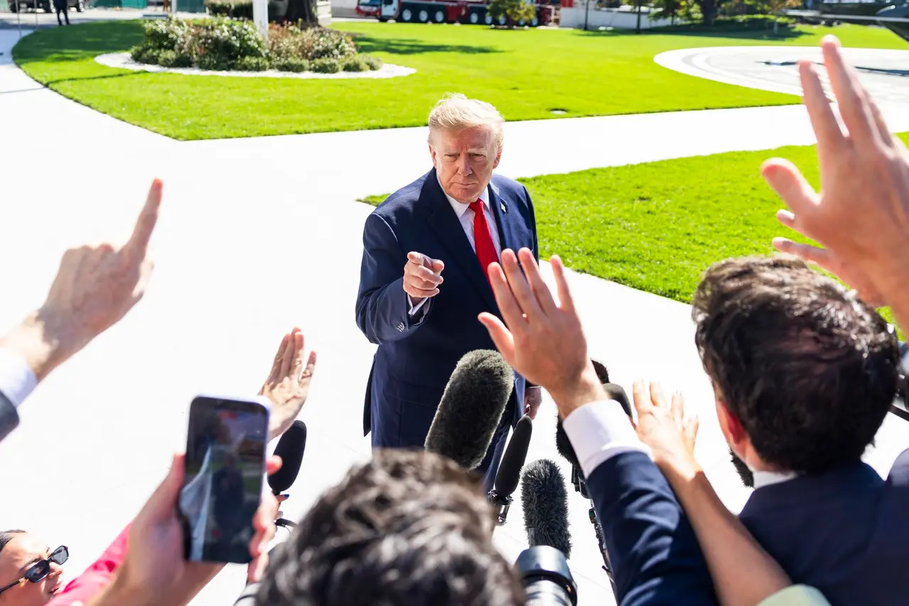 Trump insiste en que los cárteles controlan México y afirma que se lo dijo a Sheinbaum | FOTO EFE 