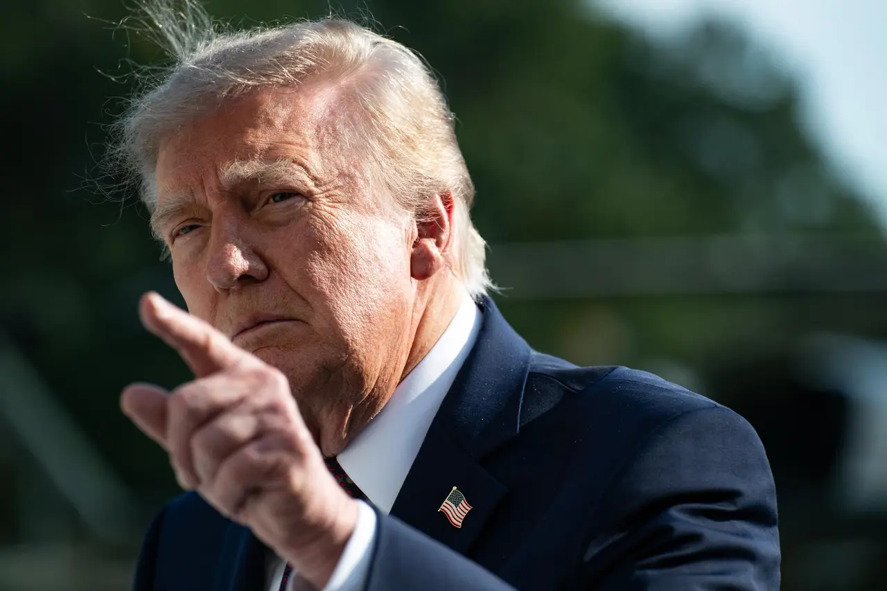 Trump publica teléfono de senador y le exige apoyar el horario de verano | FOTO EFE 