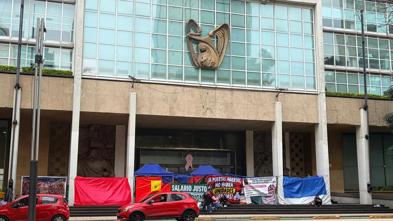 Vuelven trabajadores del IMSS a tomar las calles de la CDMX y otras ciudades | FOTO JUAN JOSE ROSALES S.