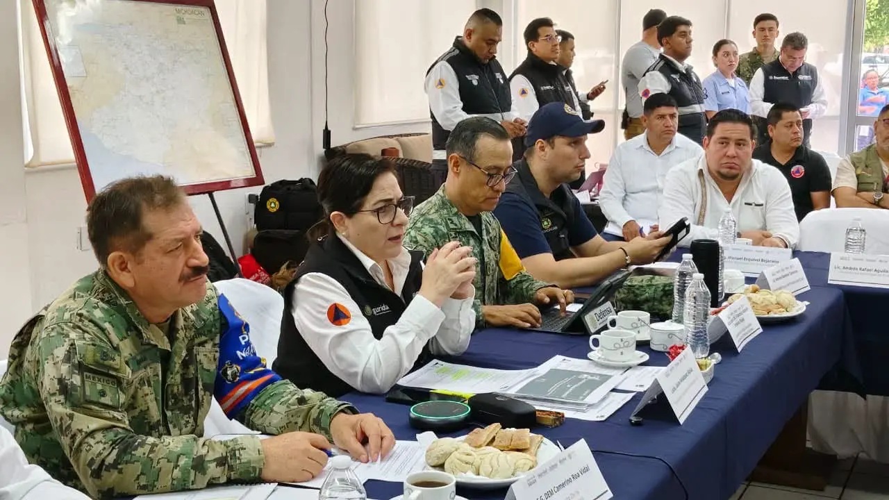 Protección Civil de Michoacán mantiene operativo ante el huracán Polo en la Costa Michoacana.