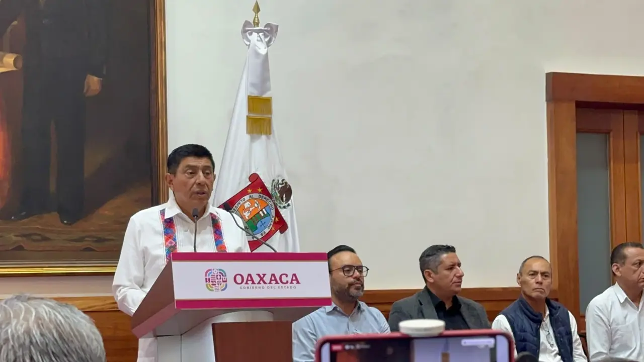 Salomón Jara Cruz durante un acto público en Oaxaca tras la crisis de seguridad en Juchitán.