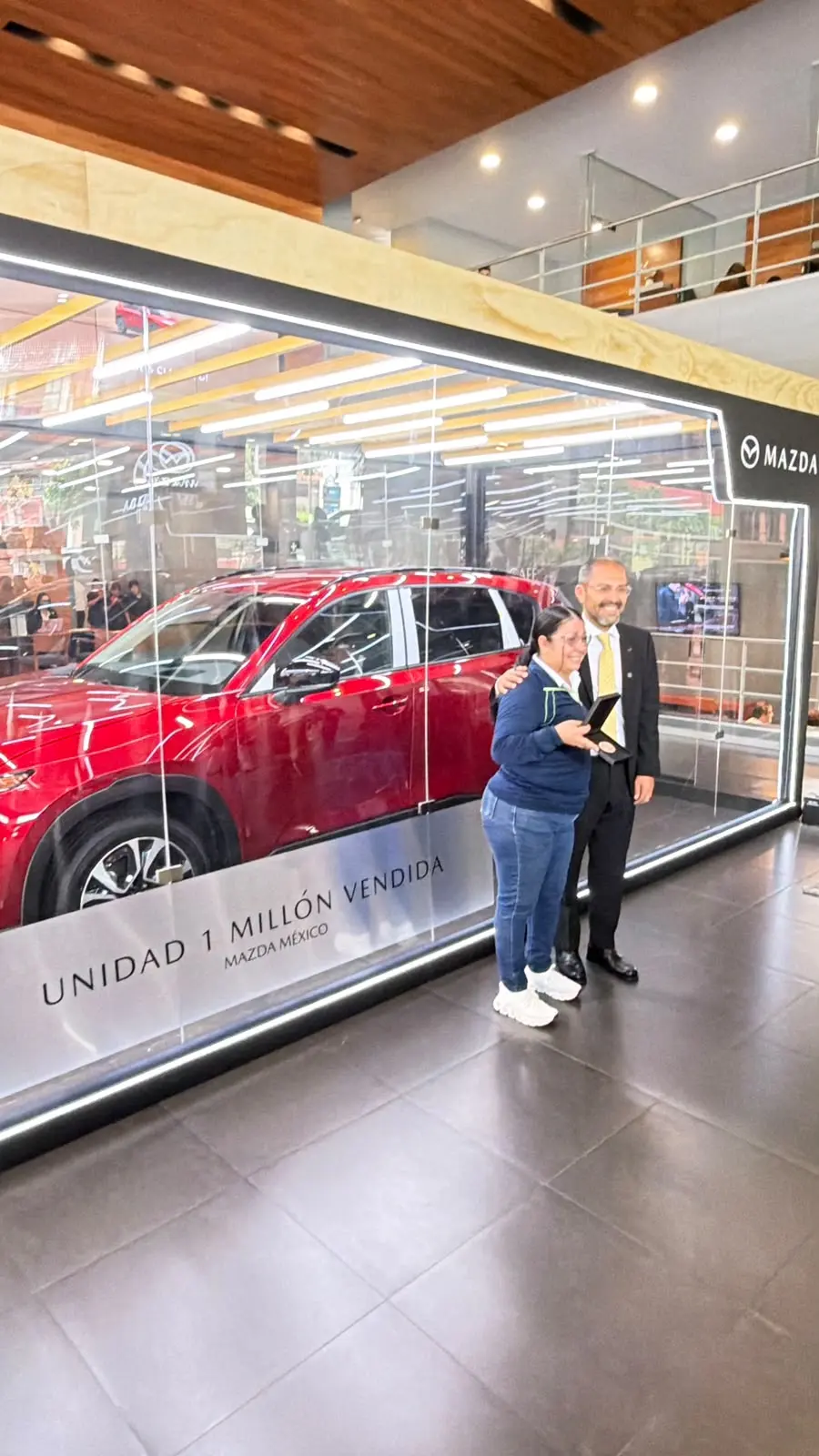 MAZDA, CELEBRA PREMIANDO LA FIDELIDAD DE SUS COLABORADORES.