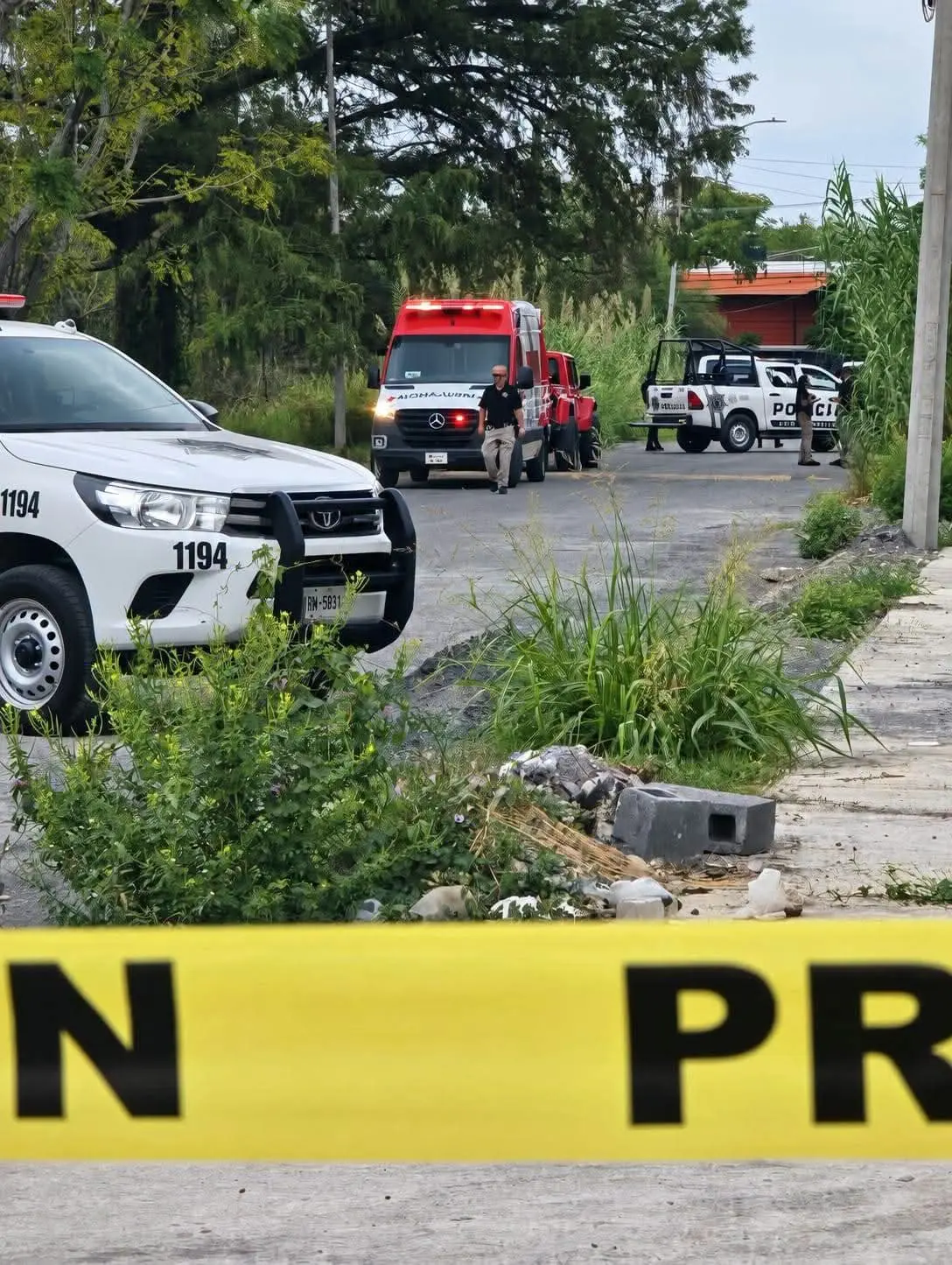 Escena acordonada por autoridades tras la muerte de tres menores y dos adultos en Montemorelos, Nuevo León