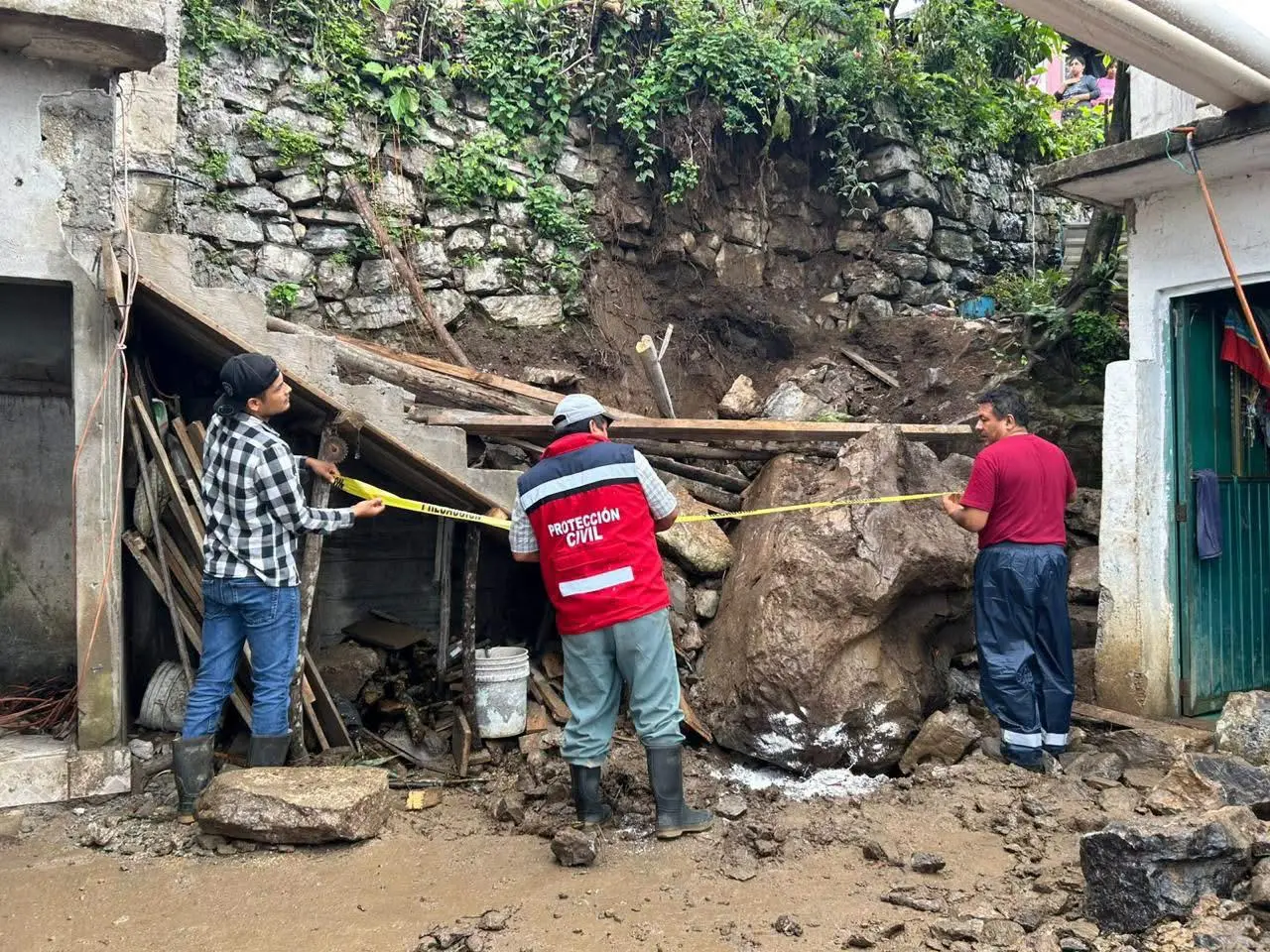 Autoridades de Hidalgo atienden afectaciones por lluvias, derrumbes e inundaciones en distintas regiones del estado.