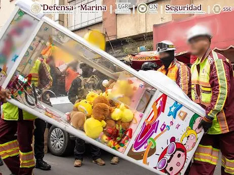 Autoridades aseguran máquinas tragamonedas y equipos de cómputo durante operativos en las alcaldías Cuauhtémoc e Iztapalapa, Ciudad de México.