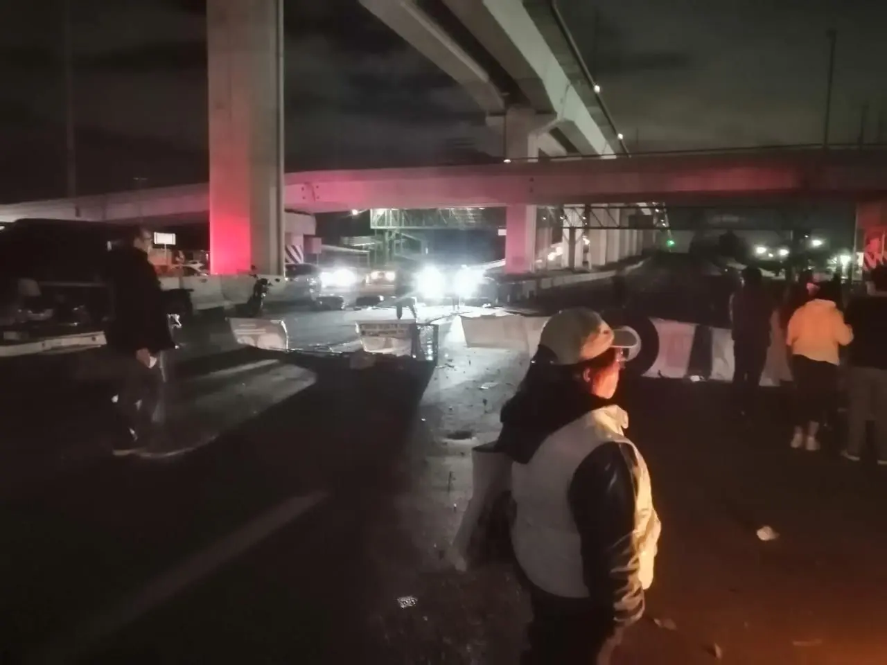 Carretera México-Toluca a la altura de Plazas Outlet Lerma, donde madres buscadoras mantuvieron un bloqueo para exigir avances en investigaciones por desaparición.