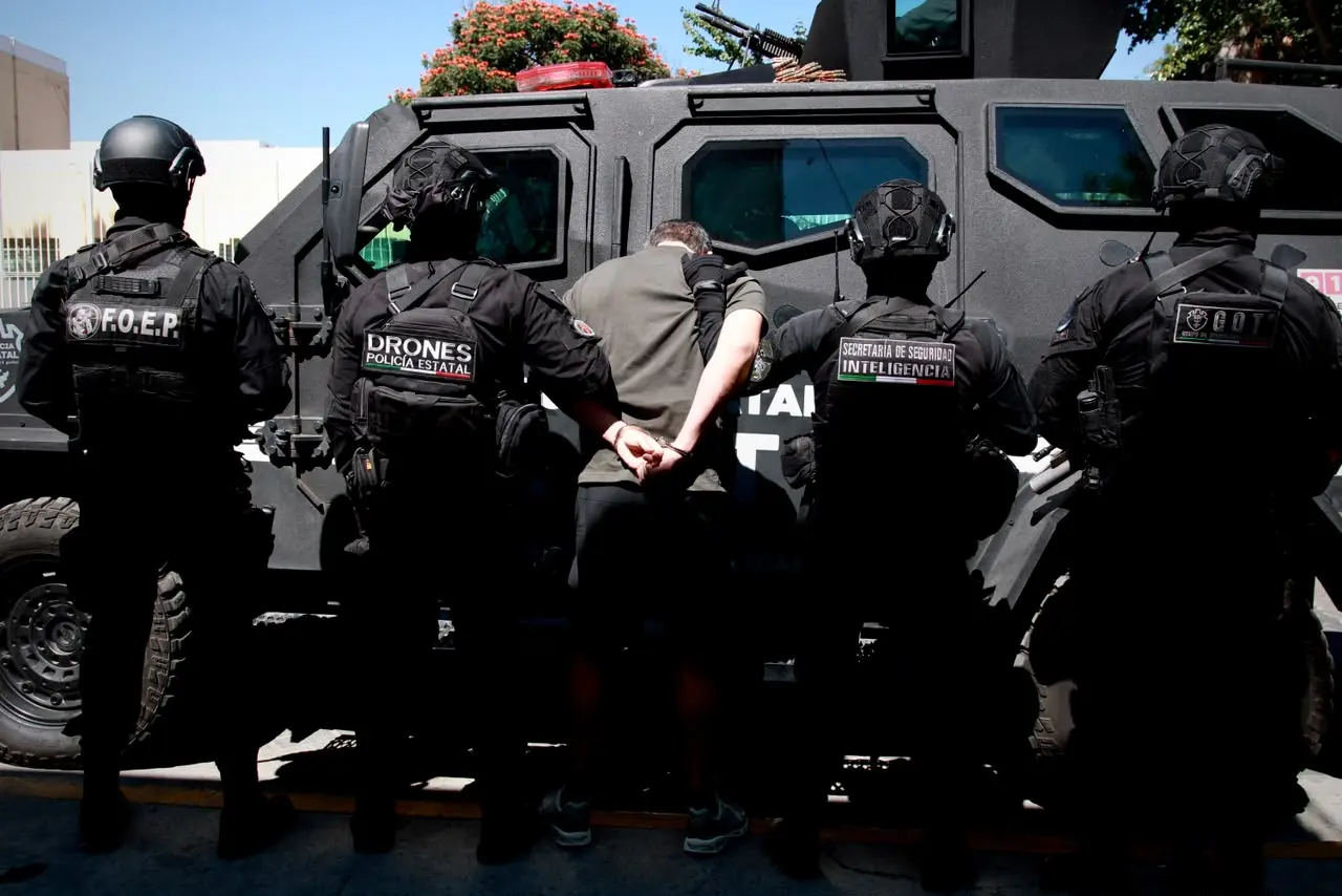 Policía de Jalisco realiza un operativo de seguridad en Zapopan tras la localización de un ciudadano estadounidense buscado por autoridades de Estados Unidos