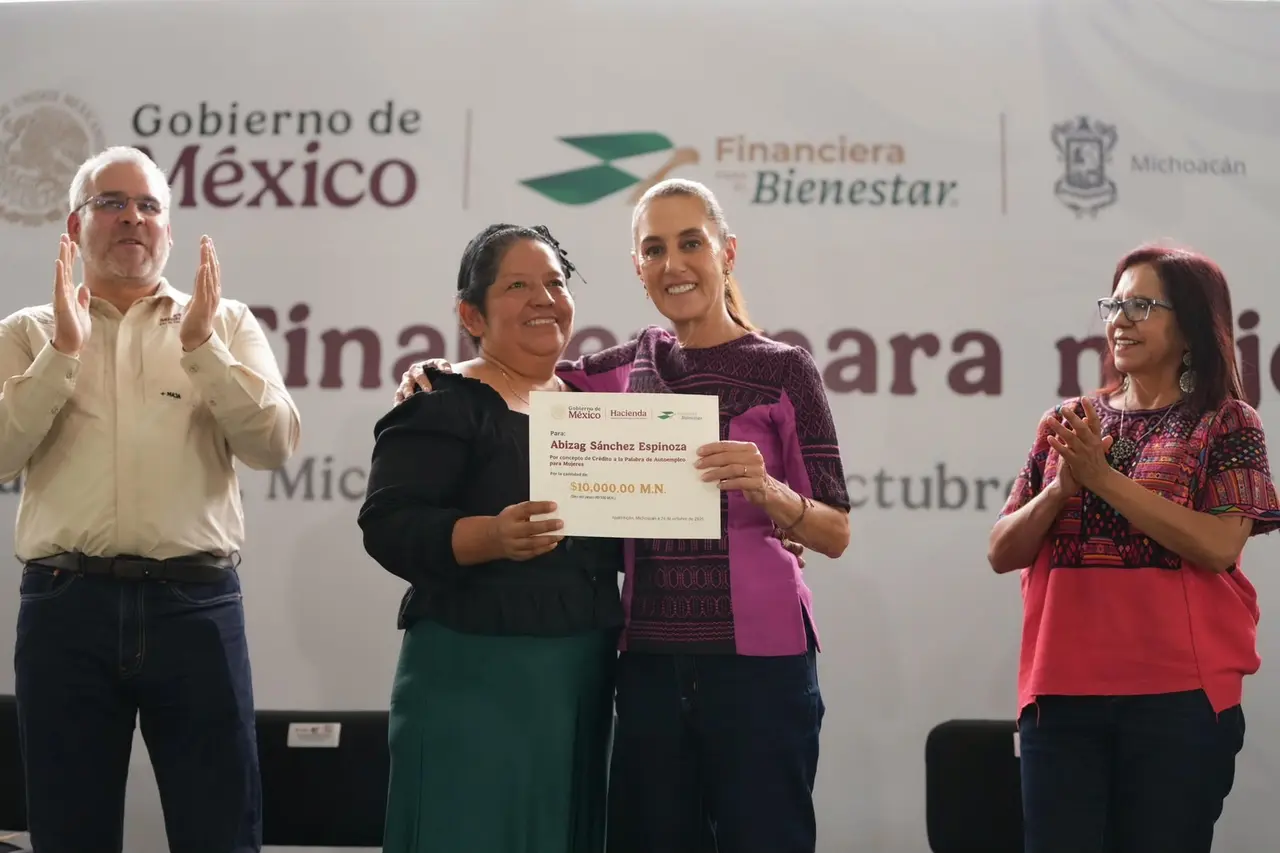Claudia Sheinbaum durante el evento en el que se anunció la conclusión de la entrega de 56 mil 500 créditos de FINABIEN a mujeres de Michoacán.