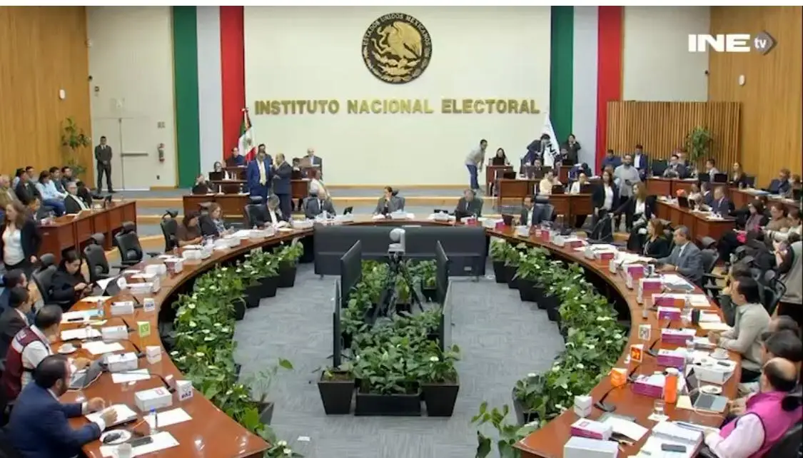 Sesión del Consejo General del INE en la que se aprobaron los topes de gastos de precampaña y campaña para las diputaciones federales de 2027.