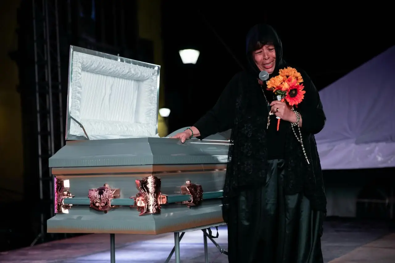 Querétaro cumple 20 años de llorarle a artistas y políticos en Concurso de Plañideras