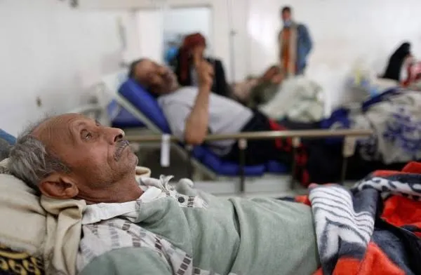 Conflicto armado en Yemen: consecuencias de la ofensiva hutí, víctimas de los enfrentamientos y crisis de suministros médicos en hospitales.